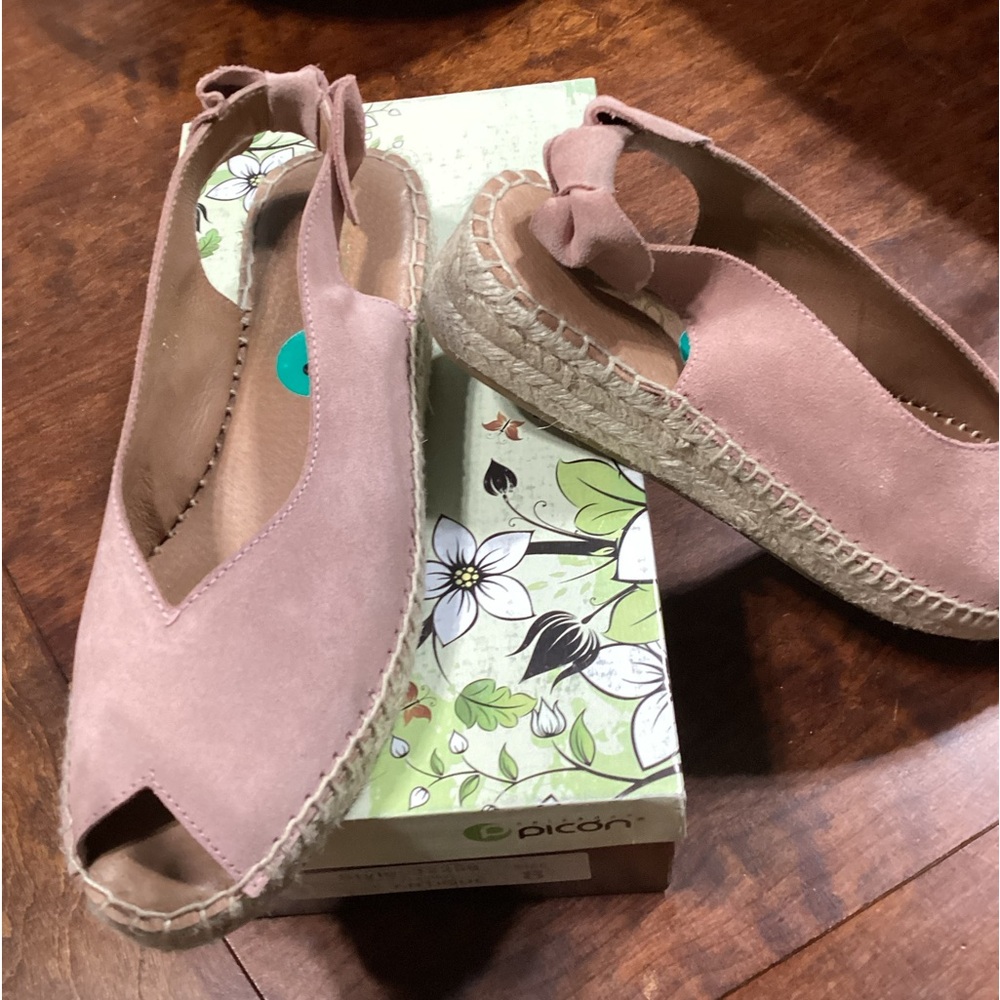 New in box pink suede espedrillas